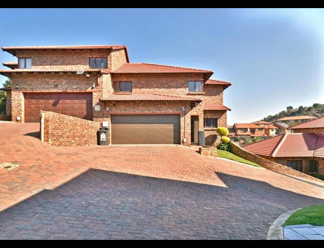 3 BEDROOM TOWNHOUSE FOR SALE IN WINCHESTER HILLS